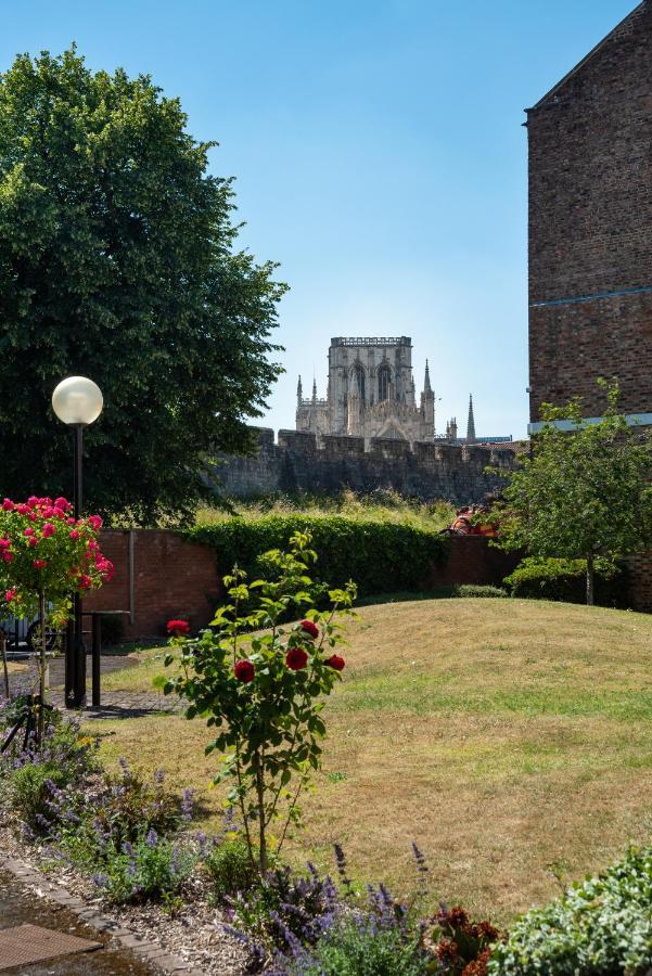 Stylish Apt With Minster Views I Pass The Keys York Exterior photo
