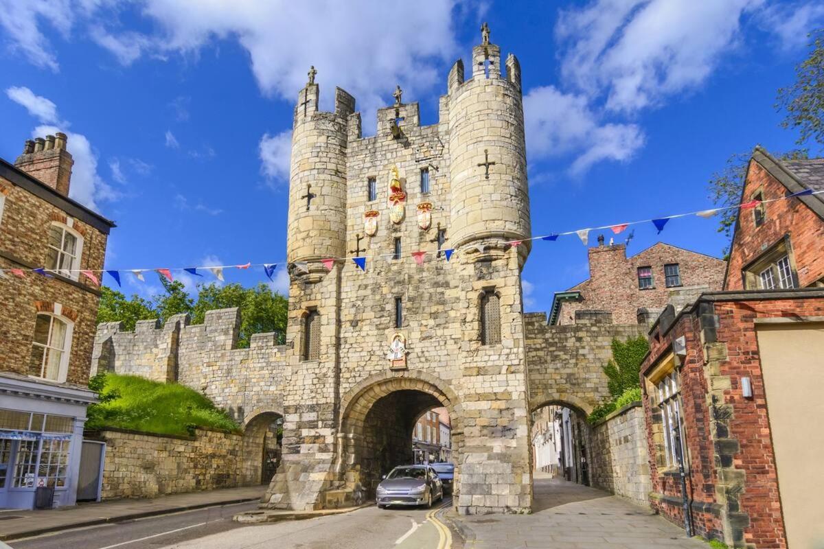 Stylish Apt With Minster Views I Pass The Keys York Exterior photo