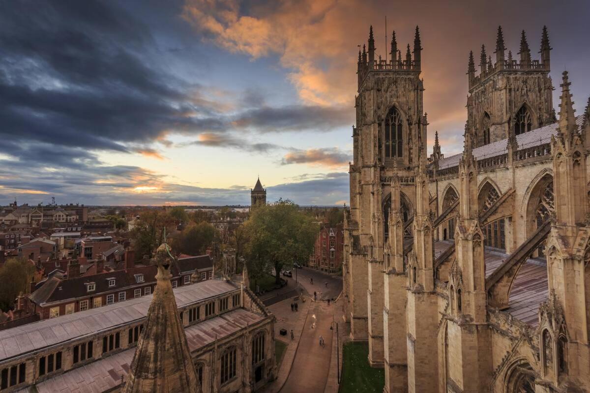 Stylish Apt With Minster Views I Pass The Keys York Exterior photo